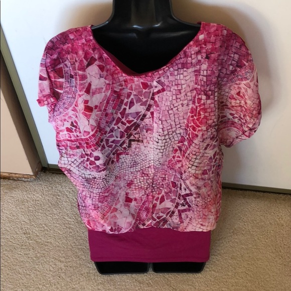 Pink short sleeve top with rhinestones. Size L - Picture 5 of 7